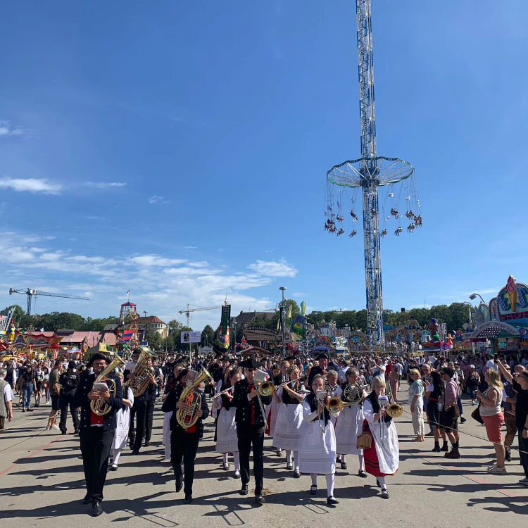 Trachten- und Schützenzug des Oktoberfests 2023